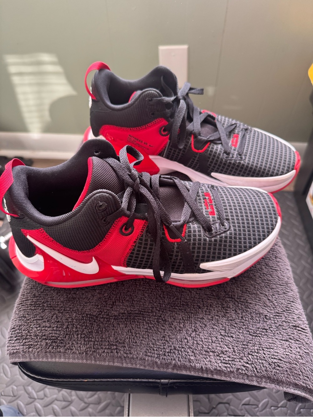 Nike LeBron Witness 7 Bred Sneakers Black/Red/White